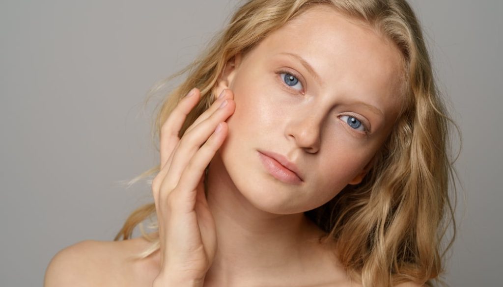Diferencias entre relleno facial y bioestimulación: ¿cuál elegir?