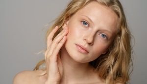 Diferencias entre relleno facial y bioestimulación: ¿cuál elegir?